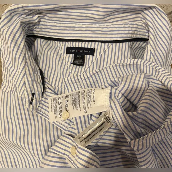 Iconic Tommy Hilfiger Classic button-up style w/White and Blue Striped Shirt - L - Picture 5 of 10